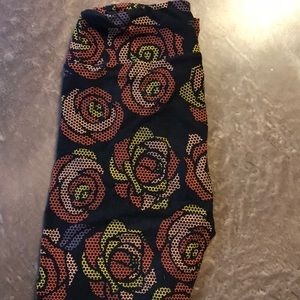 Rose OS Lularoe leggings